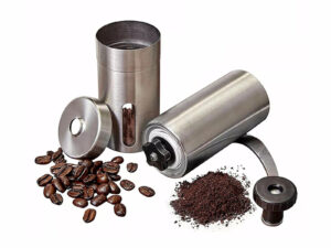 Macinacaffè manuale in acciaio inox regolabile da fine a grossolano. Ideale per ottenere caffè macinato fresco preservando aroma e qualità.